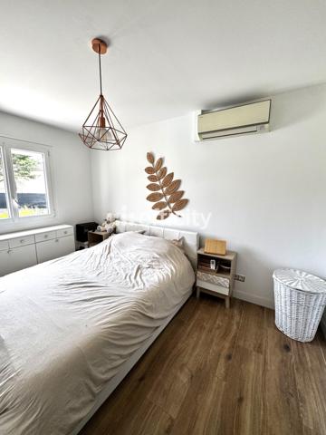 Maison
         6 pièces
        - 150 m² 425 000 € *