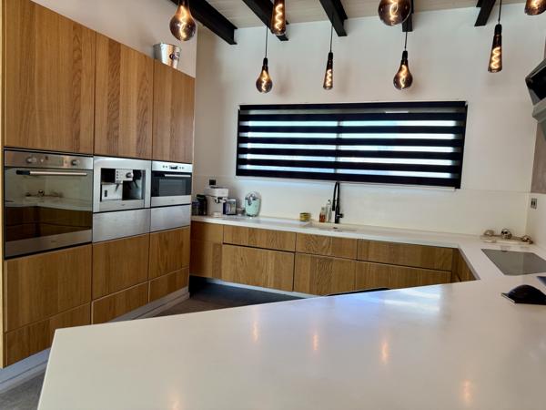 Castelnau-le-Lez (34170) Magnifique villa de 160m2, garage 40m2,sur terrain de 700m2