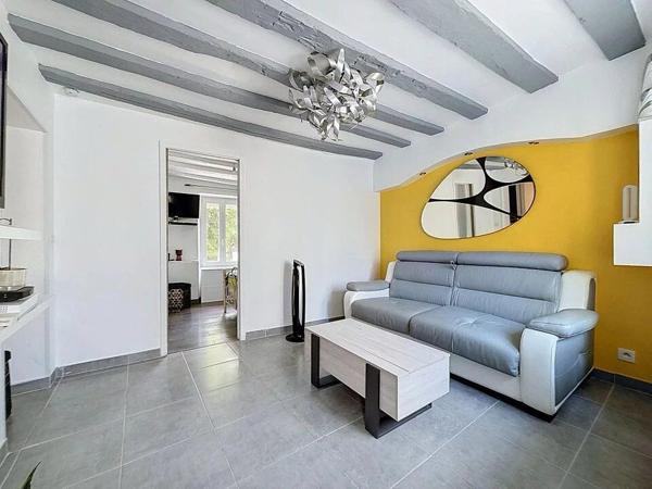 Vente                                                      Maison
                        
                     2 pièces                      32 m2                     à Combs-la-Ville