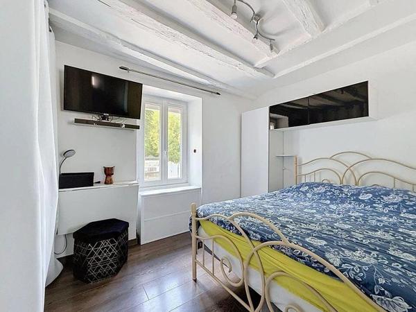 Vente                                                      Maison
                        
                     2 pièces                      32 m2                     à Combs-la-Ville