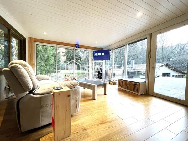 Maison avec grand terrain et rivière