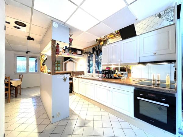 Maison avec grand terrain et rivière