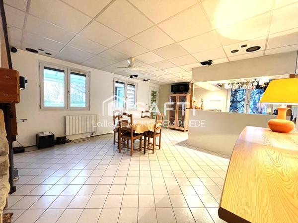 Maison avec grand terrain et rivière