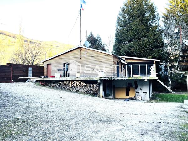 Maison avec grand terrain et rivière