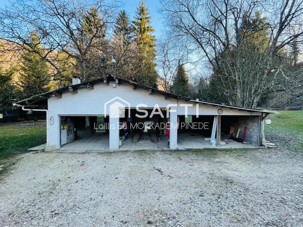 Maison avec grand terrain et rivière