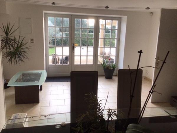 Maison avec studio, piscine, gîte et annexe.