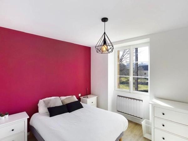 Maison avec studio, piscine, gîte et annexe.