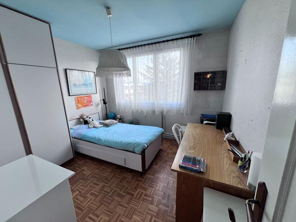 À Vendre , T3 à Pont-de-Chéruy ,73,76 m² avec parking et cave