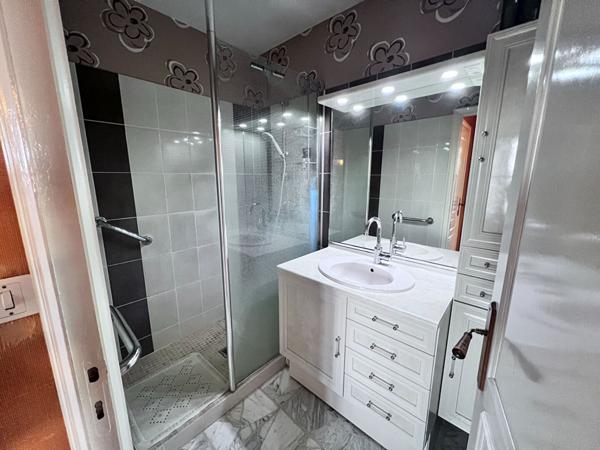 À Vendre , T3 à Pont-de-Chéruy ,73,76 m² avec parking et cave