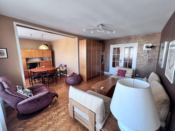 À Vendre , T3 à Pont-de-Chéruy ,73,76 m² avec parking et cave