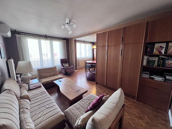 À Vendre , T3 à Pont-de-Chéruy ,73,76 m² avec parking et cave