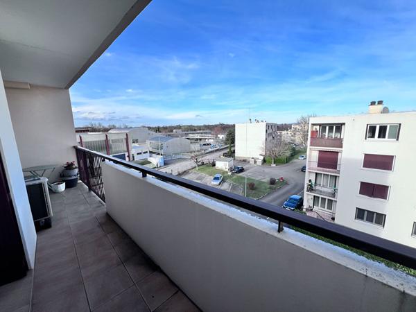 À Vendre , T3 à Pont-de-Chéruy ,73,76 m² avec parking et cave