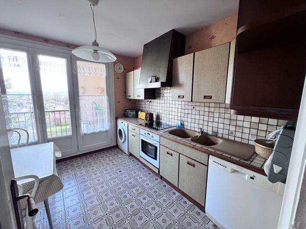 À Vendre , T3 à Pont-de-Chéruy ,73,76 m² avec parking et cave