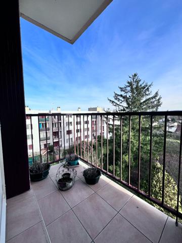 À Vendre , T3 à Pont-de-Chéruy ,73,76 m² avec parking et cave