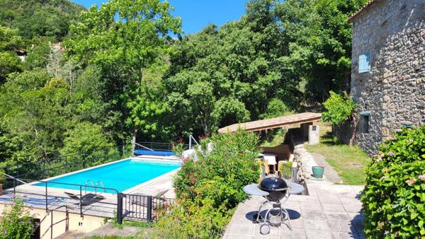 Splendide et spacieuse propriété avec dependances et piscine