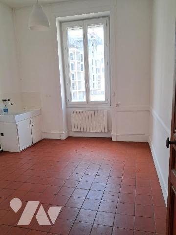 LYON 7ème appartement deux pièces 47,30m² cave