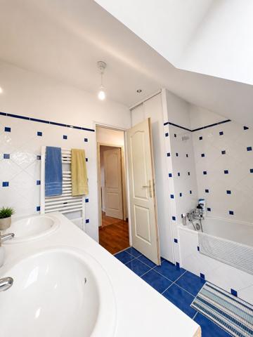 Maison familiale à Questembert – 4 chambres, jardin clos de 1 075 m²