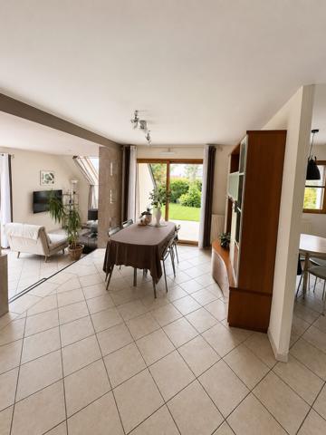 Maison familiale à Questembert – 4 chambres, jardin clos de 1 075 m²