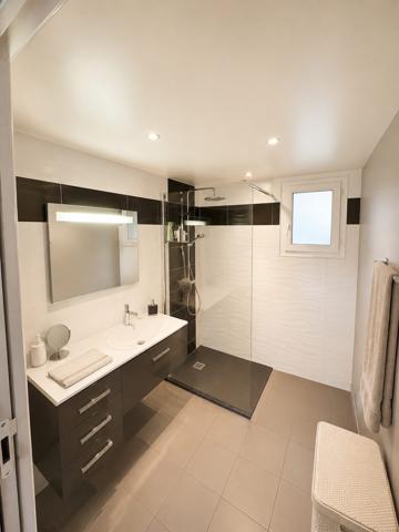 Maison familiale à Questembert – 4 chambres, jardin clos de 1 075 m²
