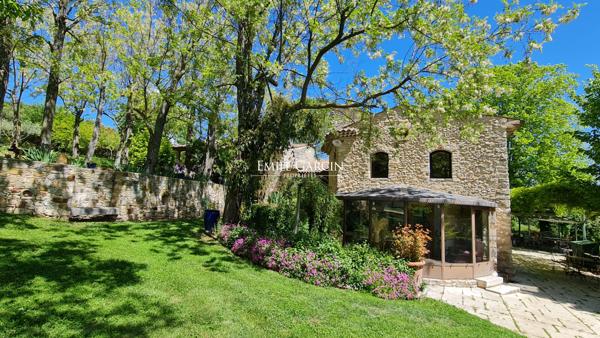 A vendre - Ancienne ferme du XVIIème, sur un domaine de près de 2 hectares - Parc du Luberon