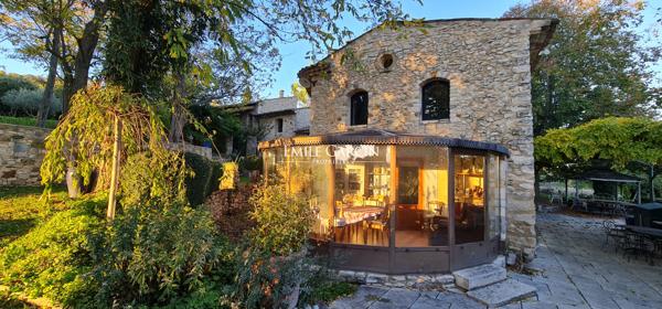 A vendre - Ancienne ferme du XVIIème, sur un domaine de près de 2 hectares - Parc du Luberon