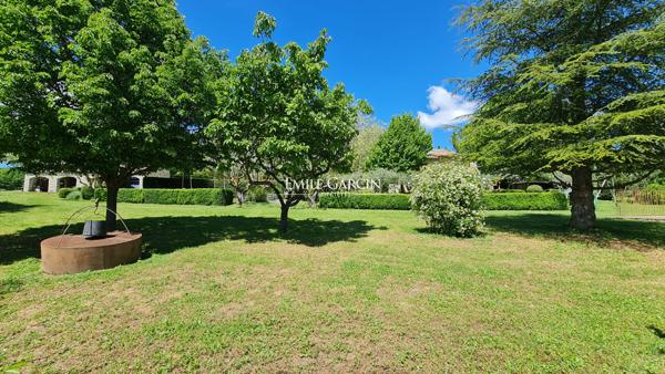 A vendre - Ancienne ferme du XVIIème, sur un domaine de près de 2 hectares - Parc du Luberon