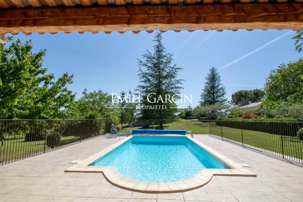 A vendre - Ancienne ferme du XVIIème, sur un domaine de près de 2 hectares - Parc du Luberon