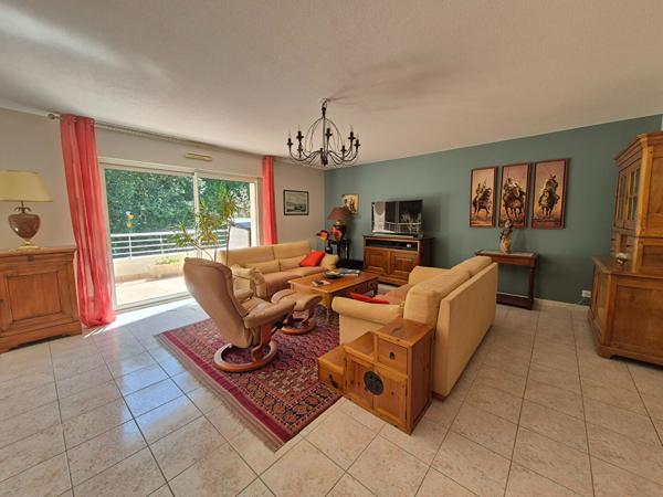 Appartement T.4 à AURAY CENTRE VILLE 87m² vue sur le PARC JEAN ROYERE, garage, parking et cave , Auray