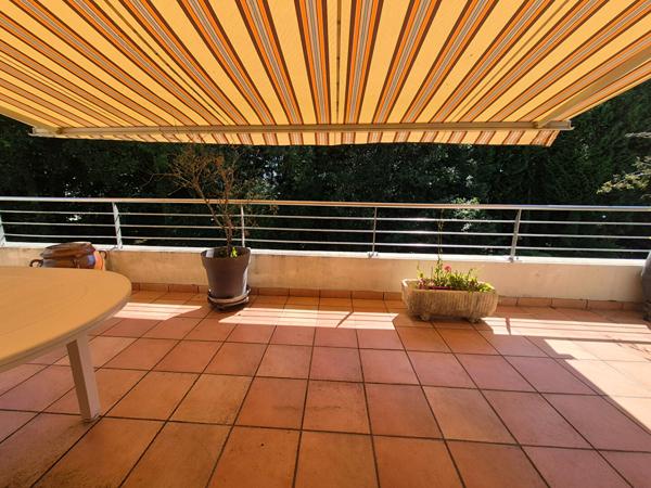 Appartement T.4 à AURAY CENTRE VILLE 87m² vue sur le PARC JEAN ROYERE, garage, parking et cave , Auray