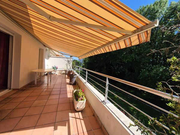 Appartement T.4 à AURAY CENTRE VILLE 87m² vue sur le PARC JEAN ROYERE, garage, parking et cave , Auray