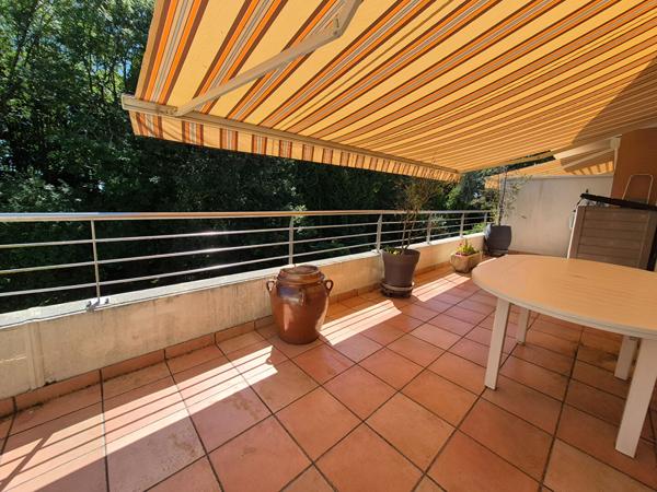 Appartement T.4 à AURAY CENTRE VILLE 87m² vue sur le PARC JEAN ROYERE, garage, parking et cave , Auray