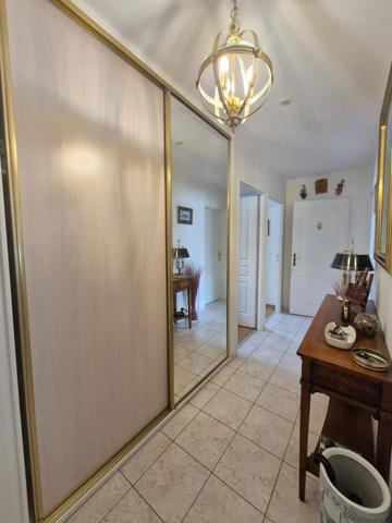 Appartement T.4 à AURAY CENTRE VILLE 87m² vue sur le PARC JEAN ROYERE, garage, parking et cave , Auray