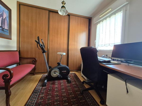Appartement T.4 à AURAY CENTRE VILLE 87m² vue sur le PARC JEAN ROYERE, garage, parking et cave , Auray