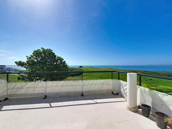 LARMOR-PLAGE : Exceptionnel appartement au dernier étage avec vue mer