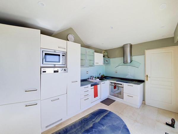 LARMOR-PLAGE : Exceptionnel appartement au dernier étage avec vue mer