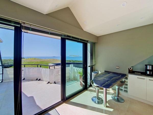 LARMOR-PLAGE : Exceptionnel appartement au dernier étage avec vue mer