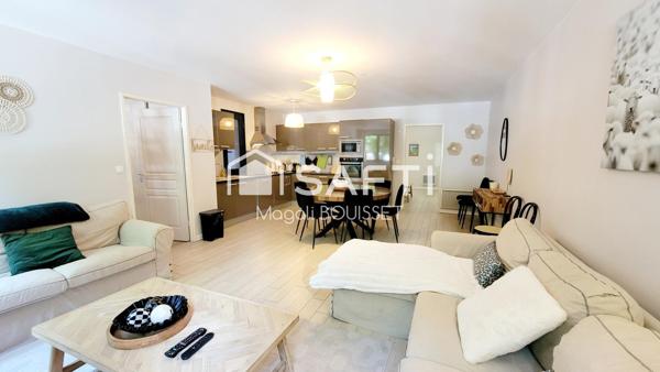 Appartement T4 de 91m², refait à neuf matériaux de qualité et vendu meublé, terrasse, ascenseur, place de parking.