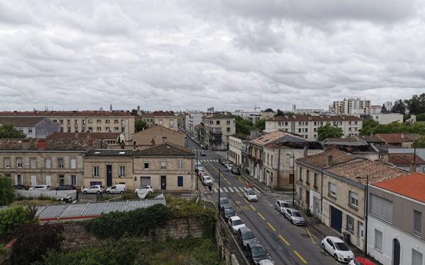 Appartement à vendre    2 pièces • 49 m2 Bordeaux