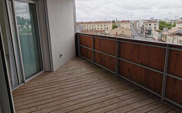 Appartement à vendre    2 pièces • 49 m2 Bordeaux