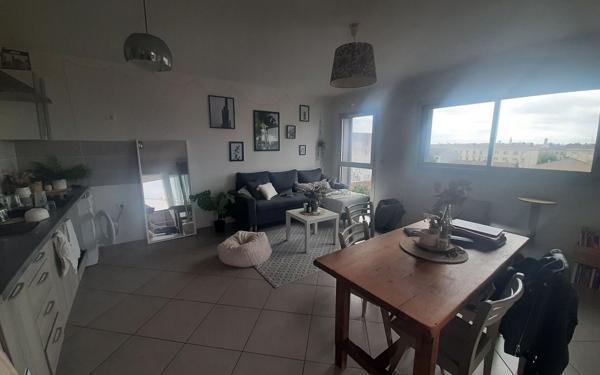 Appartement à vendre    2 pièces • 49 m2 Bordeaux