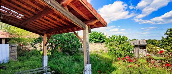 Vanosc (07690) MAISON DE VILLAGE en pierre de 225m² ( + 75m² combles aménageables) avec JARDIN de 250m² - Vue Splendide