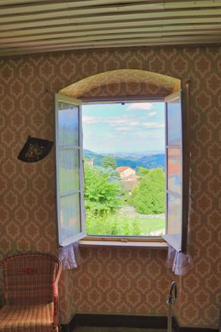 Vanosc (07690) MAISON DE VILLAGE en pierre de 225m² ( + 75m² combles aménageables) avec JARDIN de 250m² - Vue Splendide