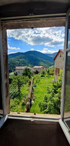 Vanosc (07690) MAISON DE VILLAGE en pierre de 225m² ( + 75m² combles aménageables) avec JARDIN de 250m² - Vue Splendide