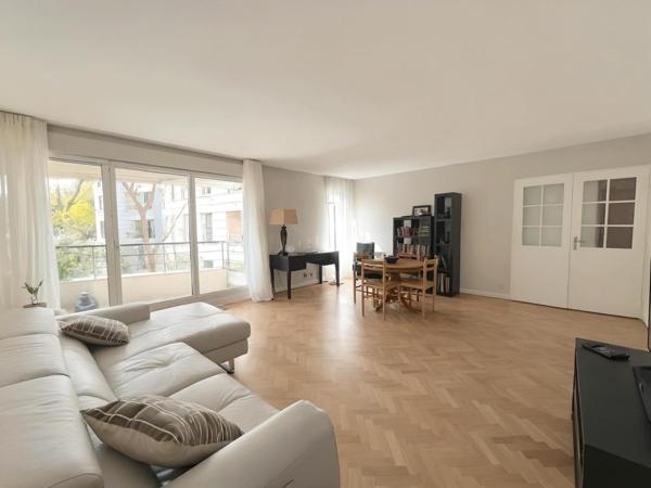 Parc de Bécon. 4 pièces moderne avec balcons, cave et parking.