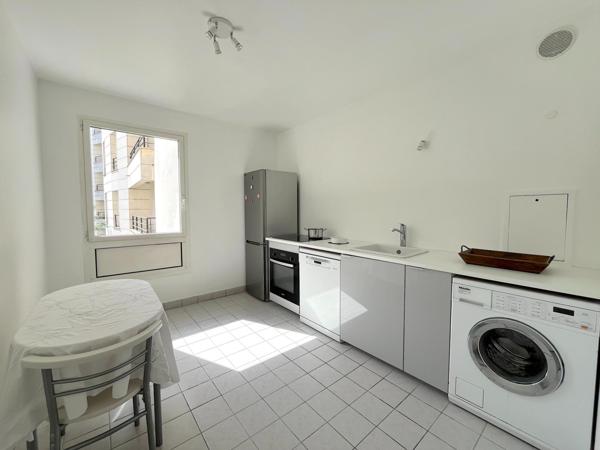 Parc de Bécon. 4 pièces moderne avec balcons, cave et parking.