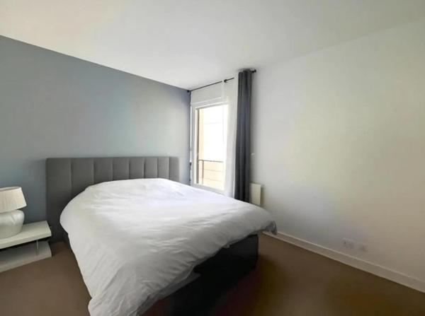 Parc de Bécon. 4 pièces moderne avec balcons, cave et parking.