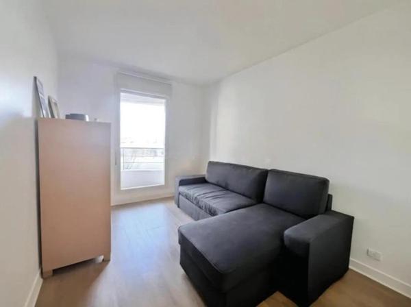 Parc de Bécon. 4 pièces moderne avec balcons, cave et parking.