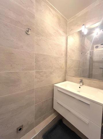 Parc de Bécon. 4 pièces moderne avec balcons, cave et parking.