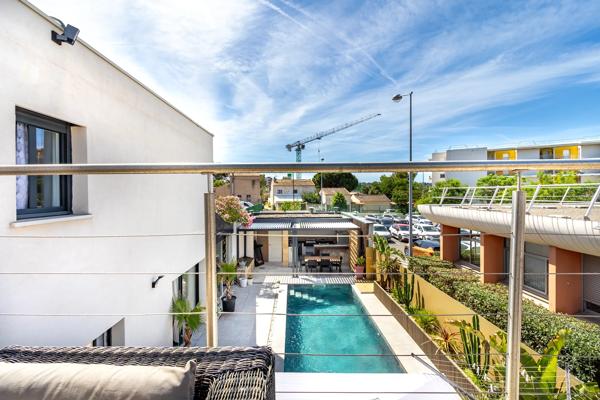 Maison
         5 pièces
        - 170 m² Exclusivité 399 000 € *