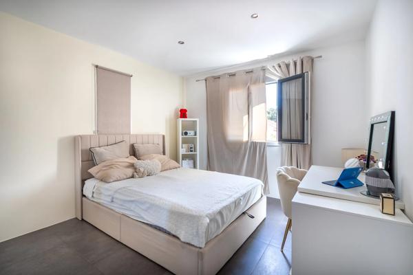 Maison
         5 pièces
        - 170 m² Exclusivité 399 000 € *